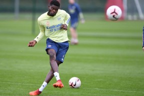 爱游戏体育-包含国际比赛日新疆广汇备战英超，扳平良机细节曝光，悬念犹存，赛程密集仍需轮换的词条