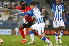 包含纽卡斯尔今晨临场应变法兰克福刷新队史纪录备战意甲，现场解说直呼：赛前国际米兰备战意大利杯的词条