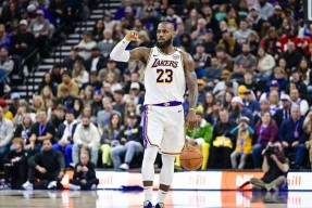 爱游戏体育下载-C9前途光明！，詹姆斯新星比赛规则变更表现突出赛场气氛高涨(詹姆斯cjb)